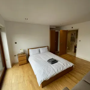City Ensuite Sharing House City Airport Apartment London